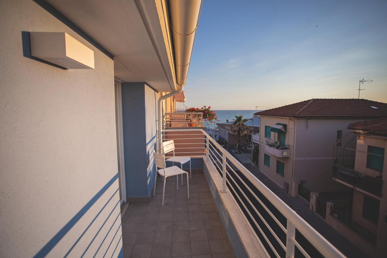 Via Siena 4 - Suites & Rooms Marina di Cecina Esterno foto